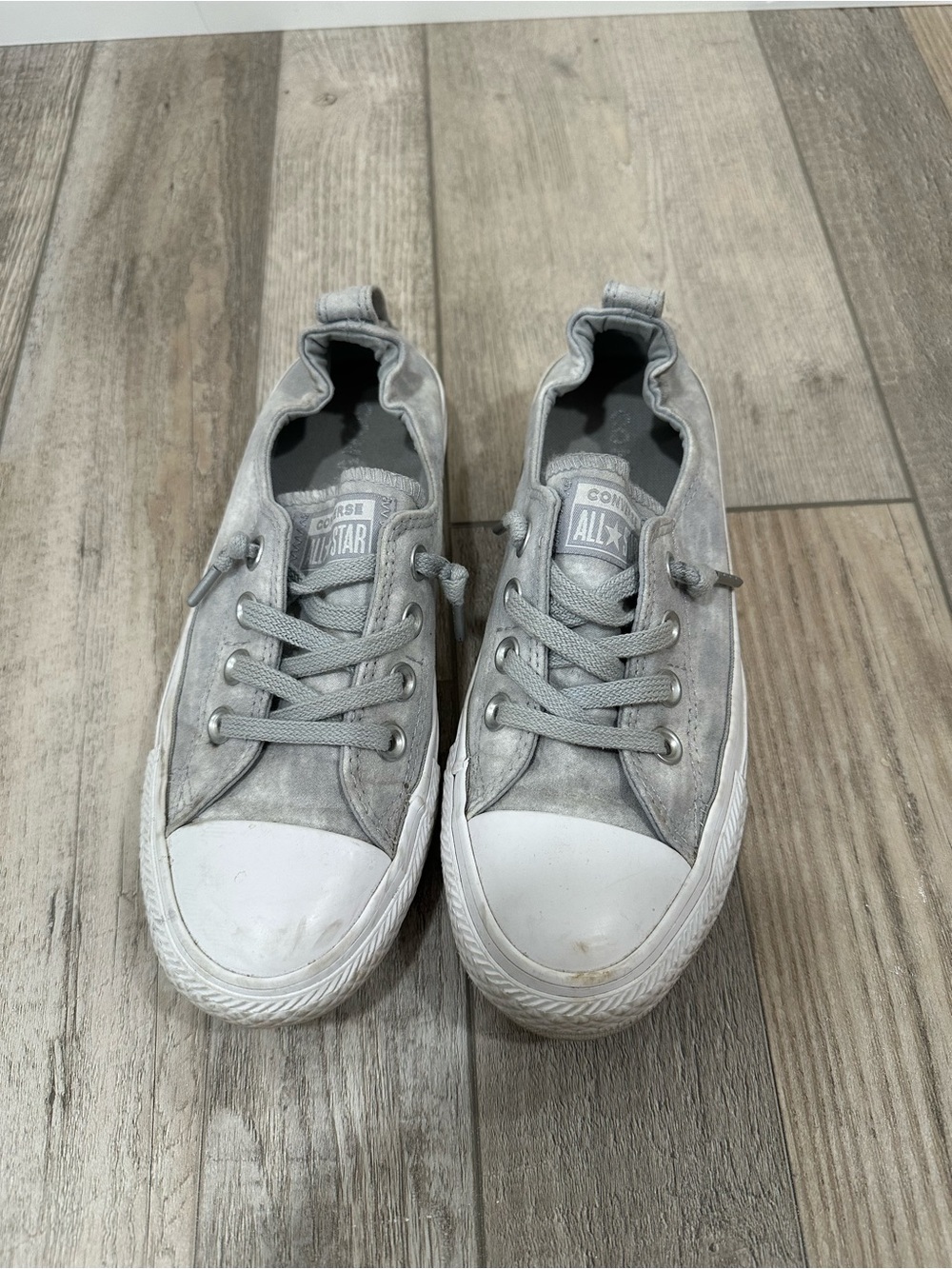 Converse Low Top Sneakers in Light Gray and White